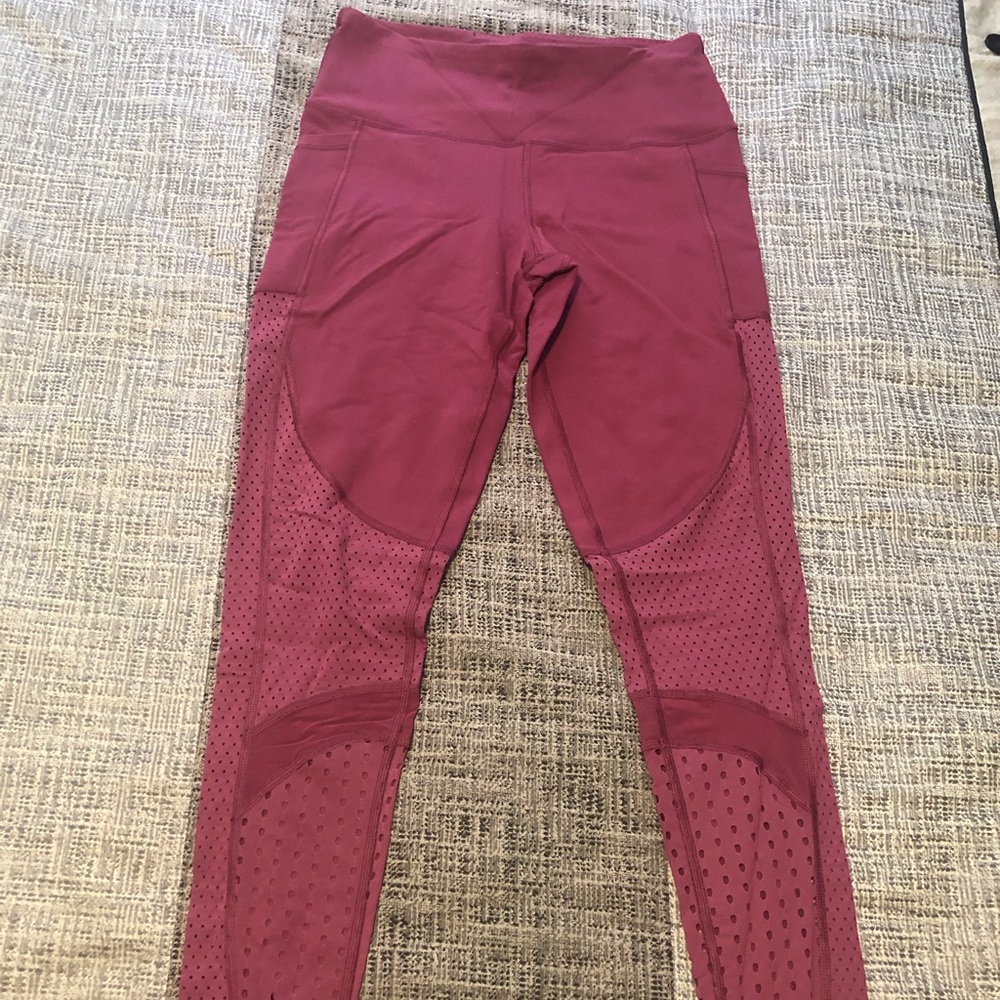 Victoria Sport Knockout leggings in size small